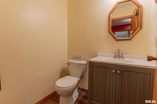 15751 E Tolle Road, Mt Vernon, IL 62864