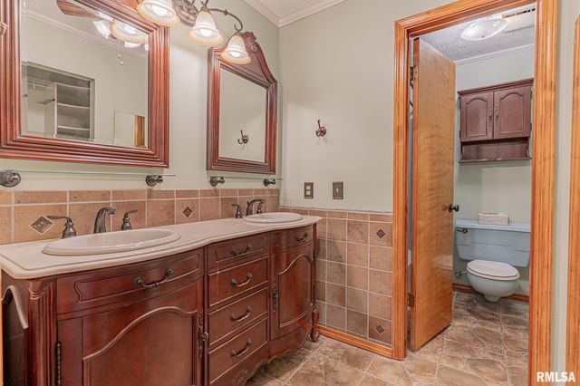 15751 E Tolle Road, Mt Vernon, IL 62864