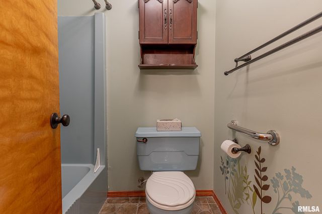 15751 E Tolle Road, Mt Vernon, IL 62864