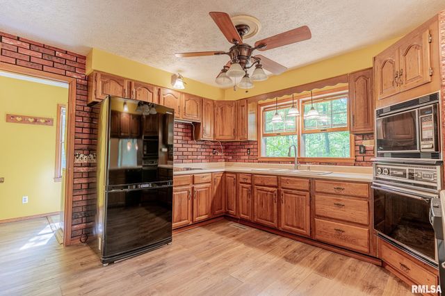 15751 E Tolle Road, Mt Vernon, IL 62864