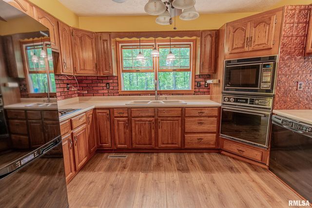 15751 E Tolle Road, Mt Vernon, IL 62864