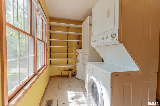 15751 E Tolle Road, Mt Vernon, IL 62864