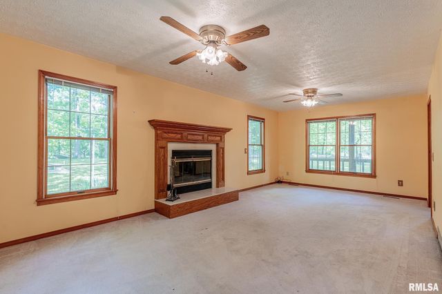 15751 E Tolle Road, Mt Vernon, IL 62864