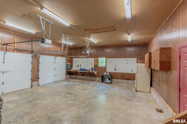 15751 E Tolle Road, Mt Vernon, IL 62864