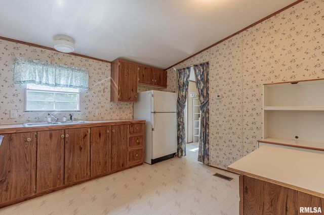 15751 E Tolle Road, Mt Vernon, IL 62864