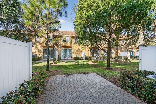 5810 Monterra Club Drive, Lake Worth, FL 33463