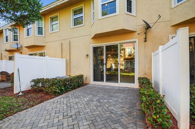 5810 Monterra Club Drive, Lake Worth, FL 33463