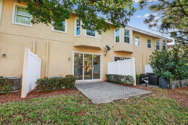 5810 Monterra Club Drive, Lake Worth, FL 33463