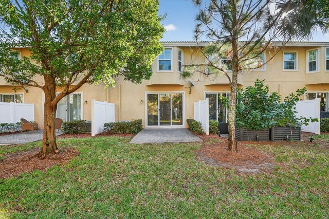 5810 Monterra Club Drive, Lake Worth, FL 33463