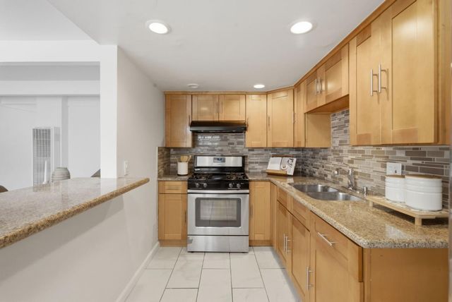 576 Sylvan Street 15, Daly City, CA 94014