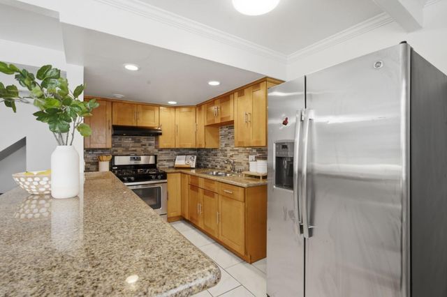 576 Sylvan Street 15, Daly City, CA 94014