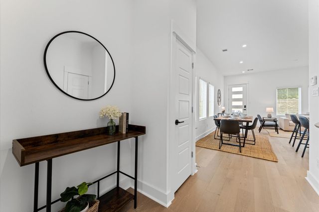 328 Neyland Street, Houston, TX 77022