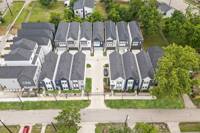 328 Neyland Street, Houston, TX 77022