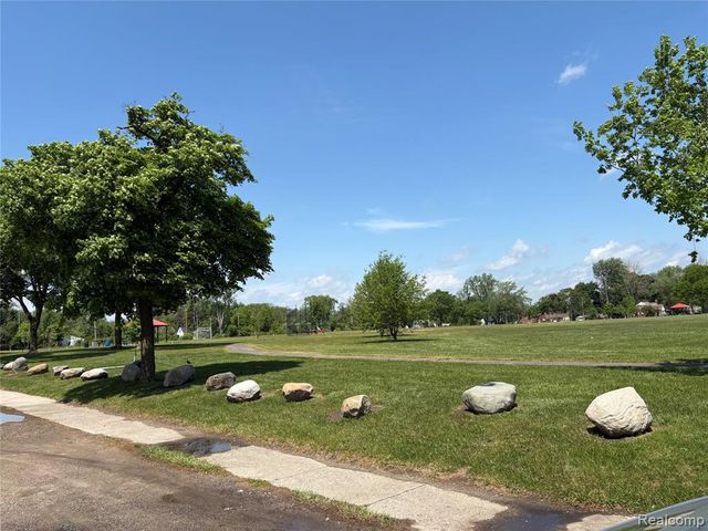 18418 Edinborough Road, Detroit, MI 48219