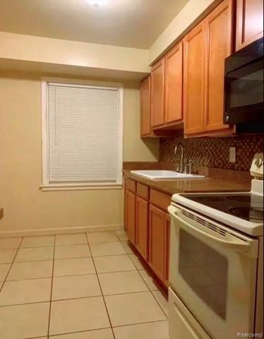 18418 Edinborough Road, Detroit, MI 48219