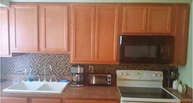 18418 Edinborough Road, Detroit, MI 48219