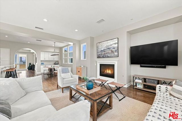 13071 Bluff Creek Drive, Los Angeles, CA 90094