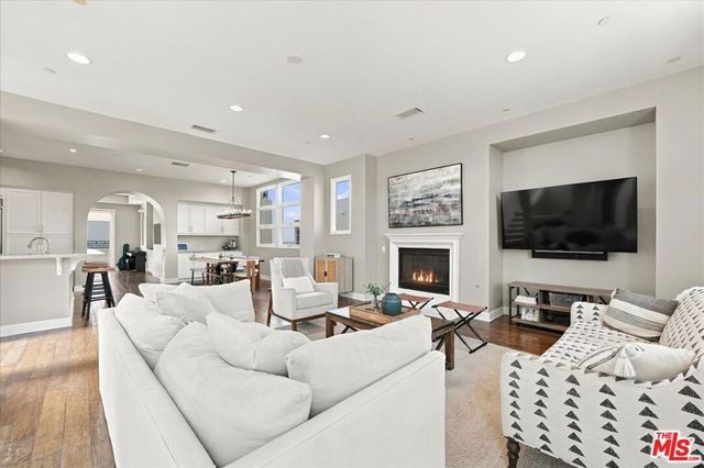 13071 Bluff Creek Drive, Los Angeles, CA 90094