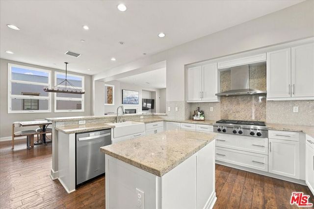 13071 Bluff Creek Drive, Los Angeles, CA 90094