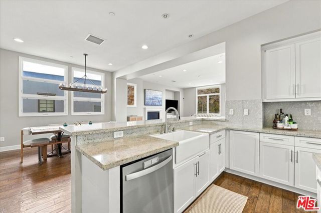 13071 Bluff Creek Drive, Los Angeles, CA 90094