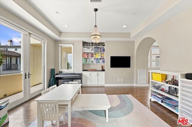 13071 Bluff Creek Drive, Los Angeles, CA 90094