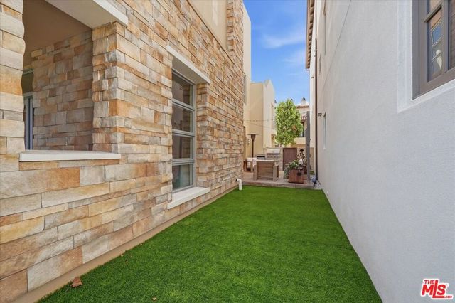 13071 Bluff Creek Drive, Los Angeles, CA 90094