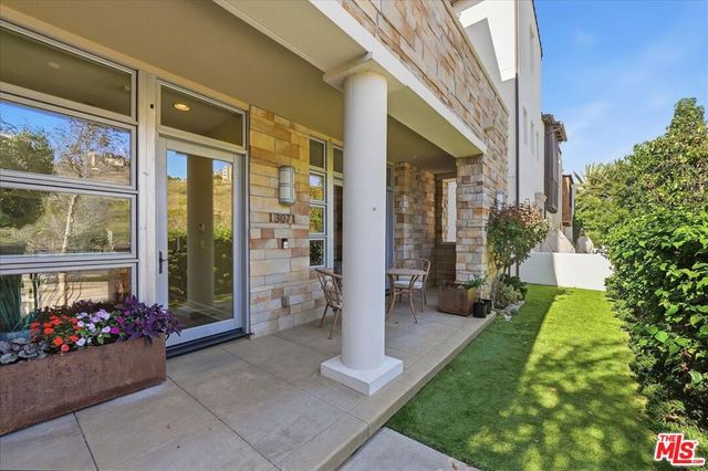 13071 Bluff Creek Drive, Los Angeles, CA 90094