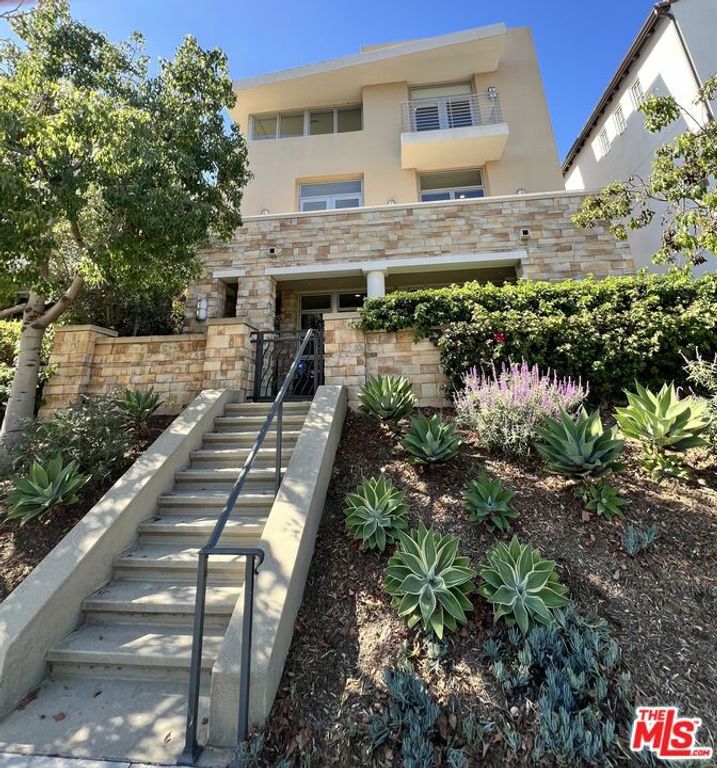 13071 Bluff Creek Drive, Los Angeles, CA 90094