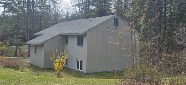 1608 Marsh Family Road, Hartford, VT 05059
