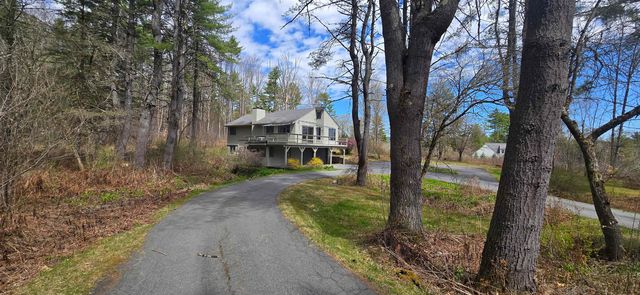 1608 Marsh Family Road, Hartford, VT 05059