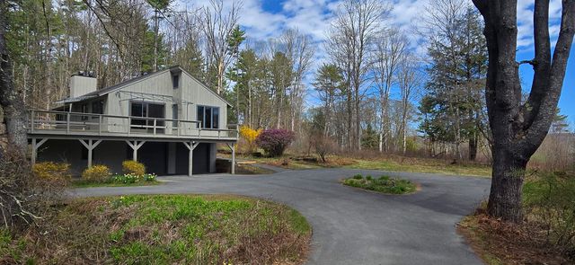 1608 Marsh Family Road, Hartford, VT 05059