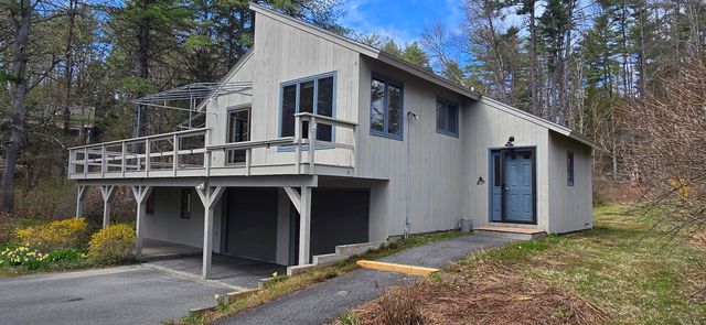 1608 Marsh Family Road, Hartford, VT 05059