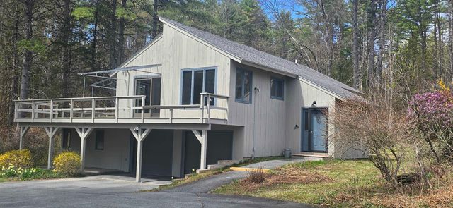 1608 Marsh Family Road, Hartford, VT 05059