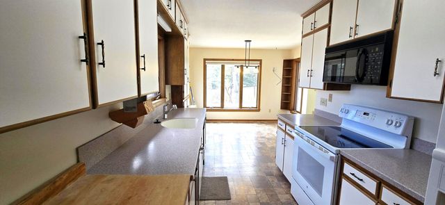 1608 Marsh Family Road, Hartford, VT 05059