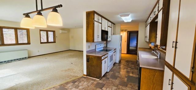 1608 Marsh Family Road, Hartford, VT 05059