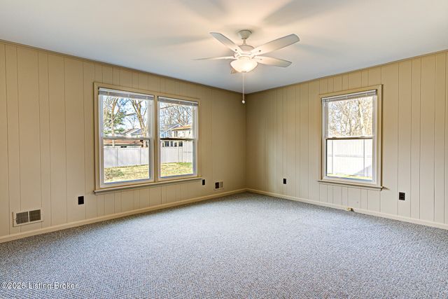 325 Wood Rd, Lyndon, KY 40222