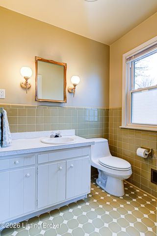 325 Wood Rd, Lyndon, KY 40222