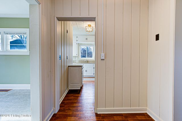 325 Wood Rd, Lyndon, KY 40222