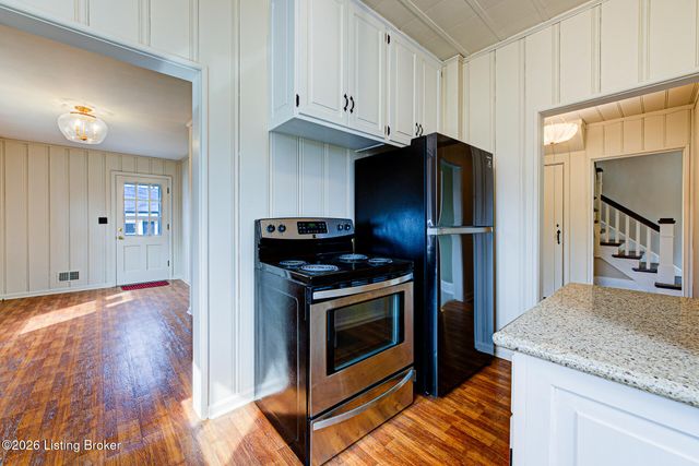 325 Wood Rd, Lyndon, KY 40222