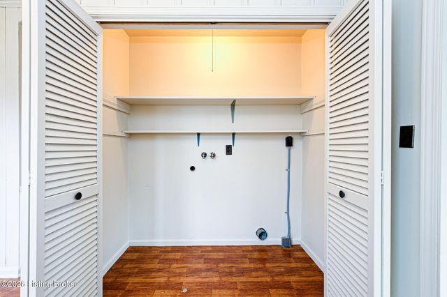 325 Wood Rd, Lyndon, KY 40222