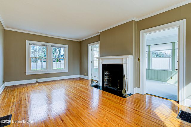 325 Wood Rd, Lyndon, KY 40222