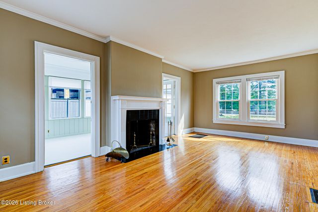 325 Wood Rd, Lyndon, KY 40222