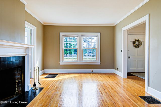 325 Wood Rd, Lyndon, KY 40222