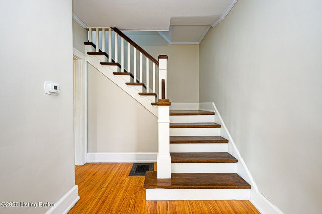 325 Wood Rd, Lyndon, KY 40222