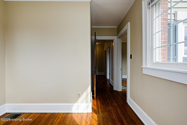 325 Wood Rd, Lyndon, KY 40222