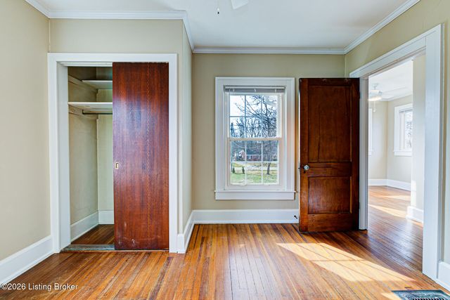 325 Wood Rd, Lyndon, KY 40222