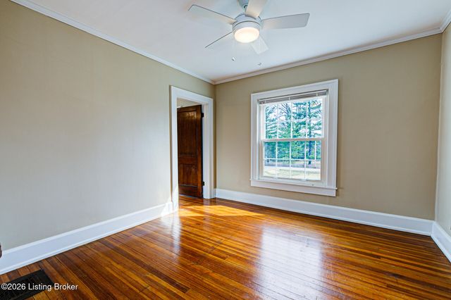 325 Wood Rd, Lyndon, KY 40222