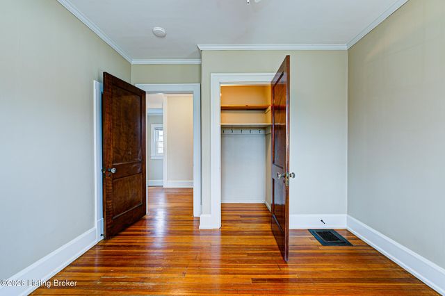 325 Wood Rd, Lyndon, KY 40222