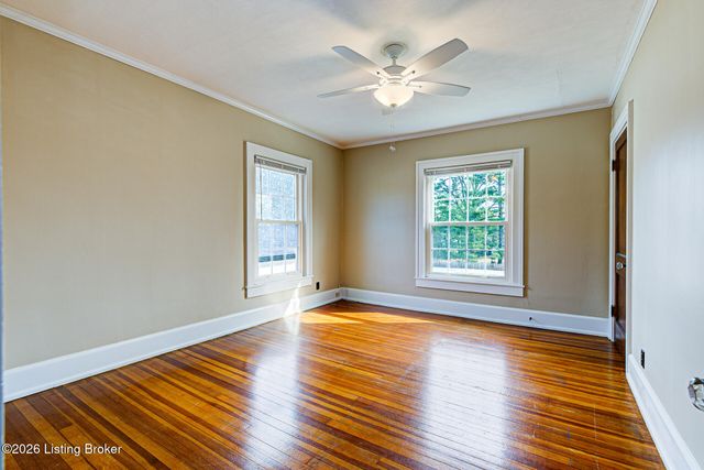 325 Wood Rd, Lyndon, KY 40222