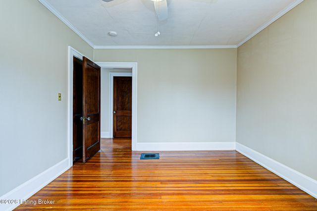 325 Wood Rd, Lyndon, KY 40222